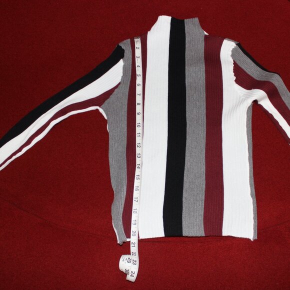 Round Neck Multi-Colored Sweater Medium - Picture 12 of 12